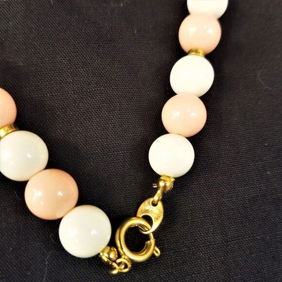 Vintage 70s Japan Beaded Necklace Pink White Green Plastic - Picture 7 of 7